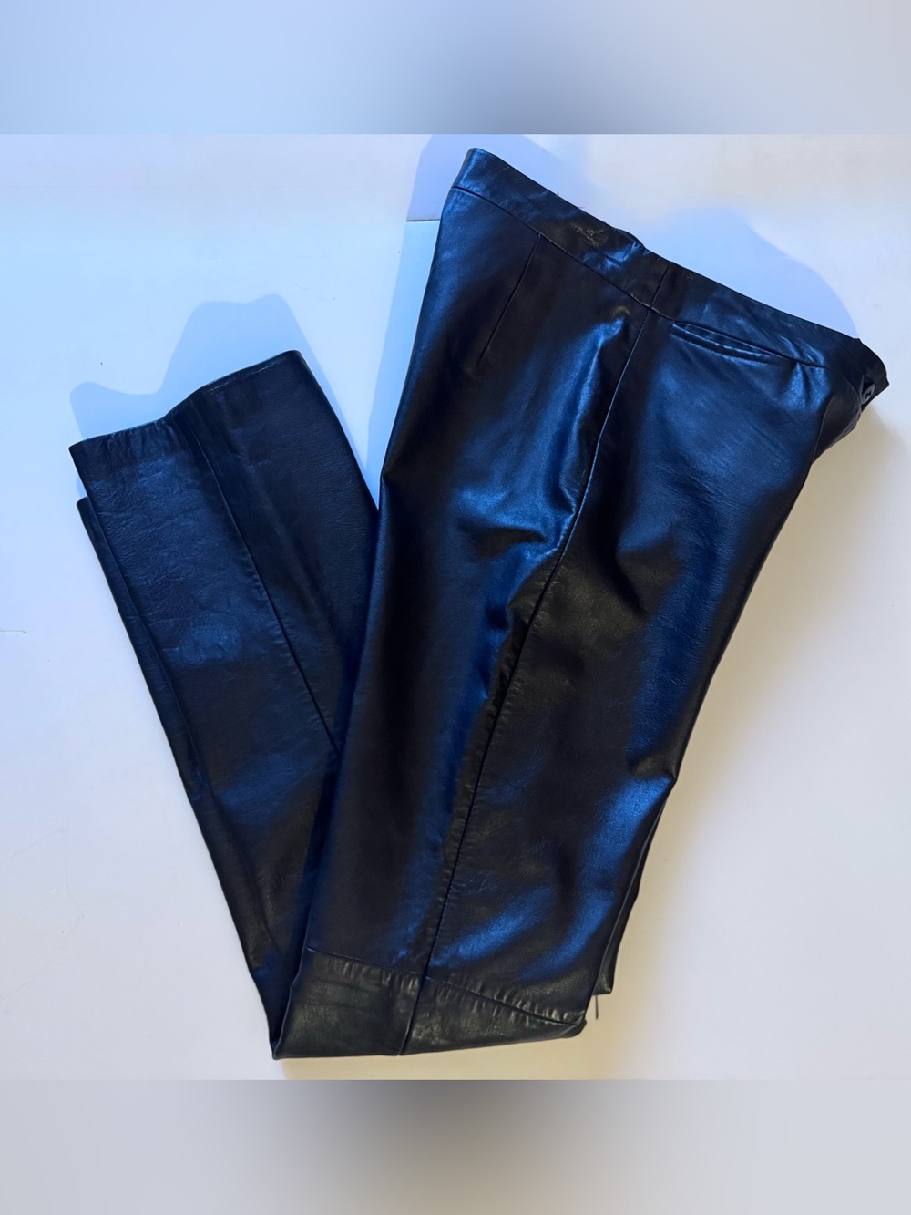 BCBGMaxAzria Black Genuine Leather Trousers in Size 0 in EUC